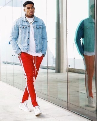 С чем носить красные спортивные штаны мужчине