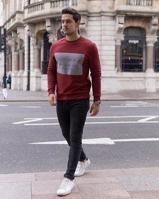 Как носить красный свитшот с серыми джинсами мужчине