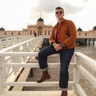 С чем носить красную футболку мужчине