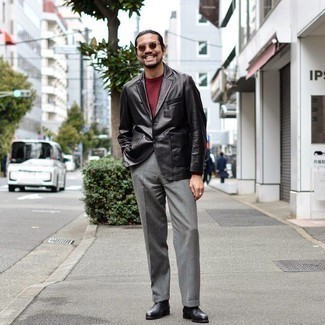 С чем носить красную футболку мужчине