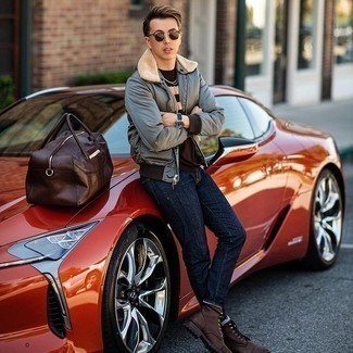 С чем носить красную футболку мужчине