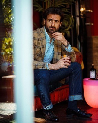 Какие джинсы носить с красными лоферами с кисточками