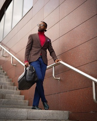 Какие пиджаки носить с красной водолазкой мужчине