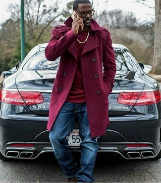 Как носить красную водолазку с синими джинсами мужчине