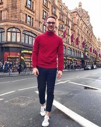 Какие низкие кеды носить с красной водолазкой мужчине