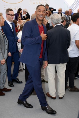 С чем носить красный свитер с v-образным вырезом мужчине