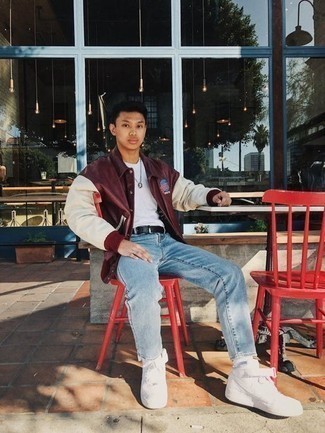 С чем носить красную университетскую куртку мужчине