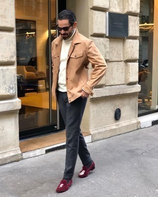 С чем носить красные бархатные лоферы мужчине