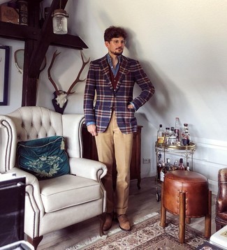 Как носить красный жилет с темно-синим пиджаком