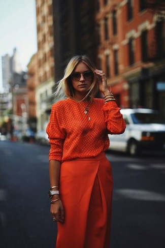 С чем носить красные широкие брюки