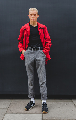 Какие кроссовки носить с красной ветровкой мужчине