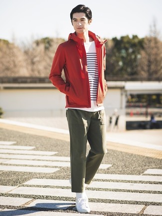 С чем носить красную ветровку мужчине