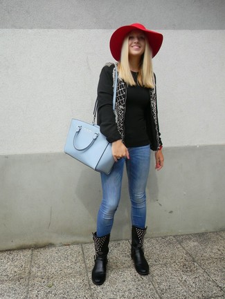 С чем носить красную шерстяную шляпу женщине