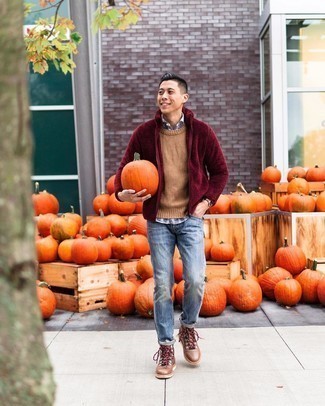 С чем носить красный свитер на молнии мужчине