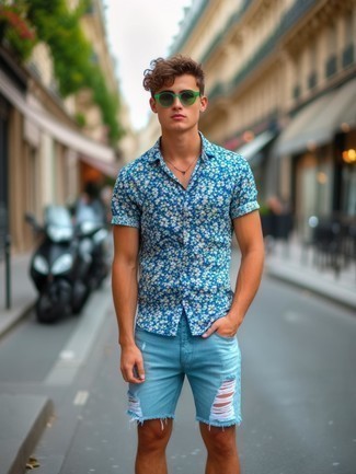 С чем носить рваные шорты мужчине