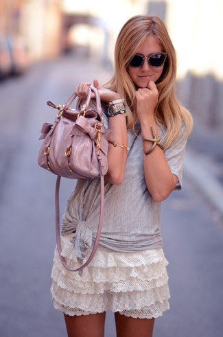 С чем носить мини-юбку с рюшами