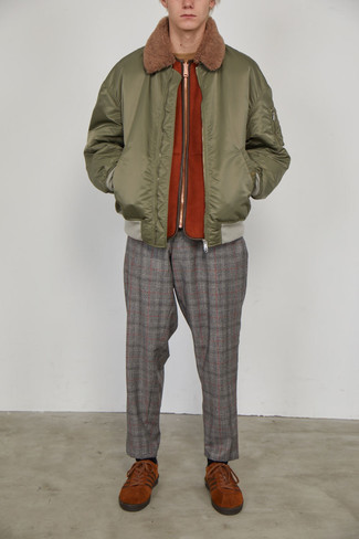 С чем носить сатиновый бомбер мужчине