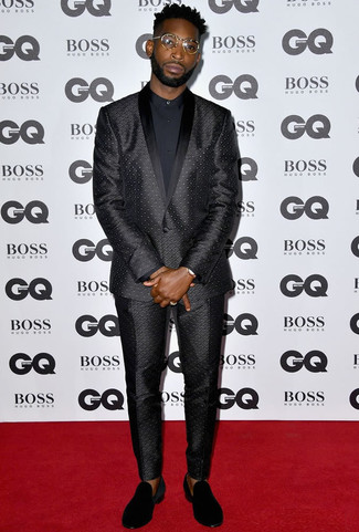 С чем носить сатиновый костюм