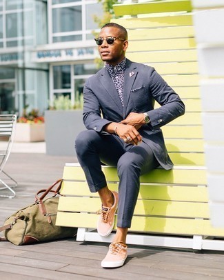 С чем носить костюм из жатого хлопка