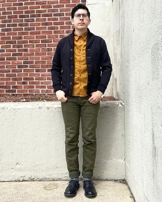 Как носить кардиган с отложным воротником с брогами