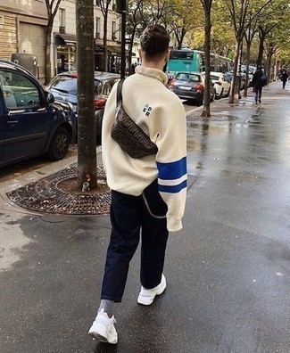 Как носить свитер с отложным воротником с брюками чинос