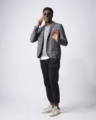 Как носить свитер с отложным воротником с брюками чинос