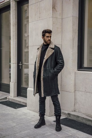 Как носить дубленку с повседневными ботинками мужчине