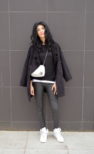 Как носить дубленку с узкими брюками