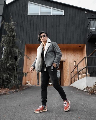 Как носить короткую дубленку с кроссовками мужчине