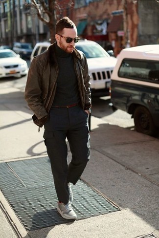 Как носить короткую дубленку с брюками карго