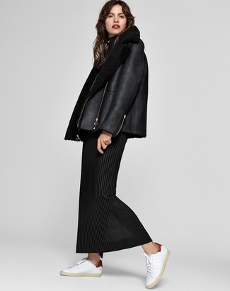 Как носить короткую дубленку с низкими кедами женщине