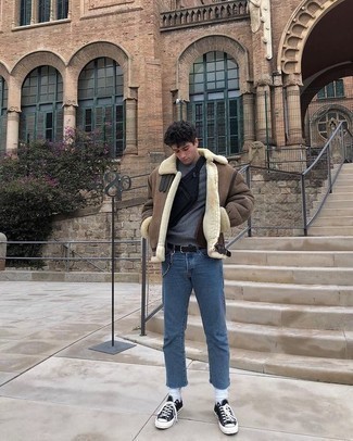 Как носить короткую дубленку с низкими кедами мужчине