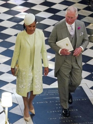 Как носить платье-футляр с пальто