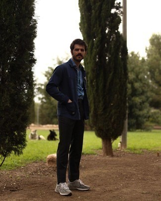 Как носить куртку-рубашку с кроссовками мужчине