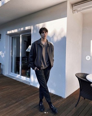 Как носить куртку-рубашку с футболкой-поло мужчине