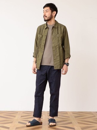 Как носить куртку-рубашку с сандалиями мужчине