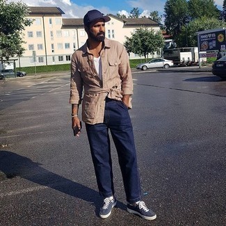 Как носить куртку-рубашку с майкой мужчине