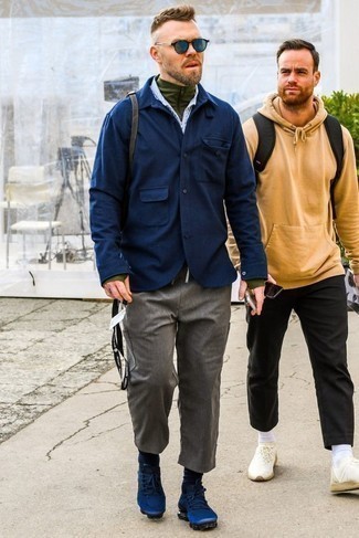 Как носить куртку-рубашку с свитером на молнии мужчине