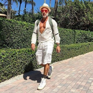 Как носить рубашку с шортами за 50 лет мужчине