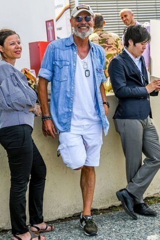 Как носить рубашку с шортами за 50 лет мужчине