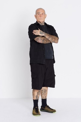 Как носить рубашку с шортами за 50 лет мужчине