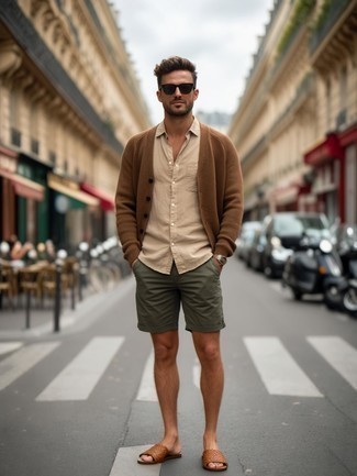 Как носить рубашку с коротким рукавом с кардиганом мужчине