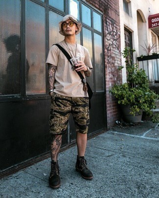 Как носить шорты с повседневными ботинками мужчине