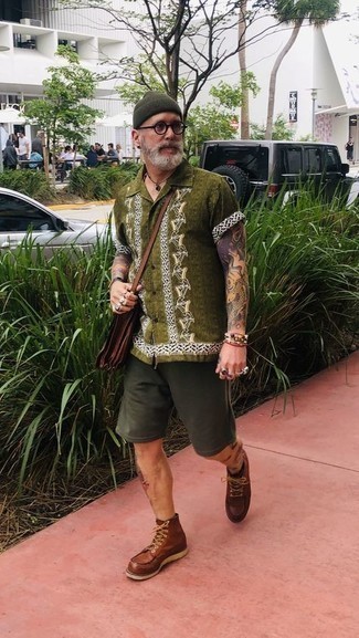 Как носить шорты с повседневными ботинками мужчине