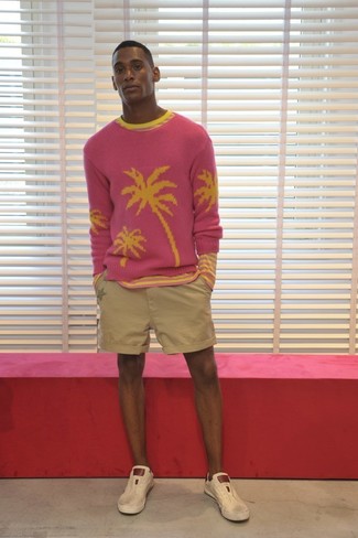 Как носить шорты с свитером с круглым вырезом мужчине