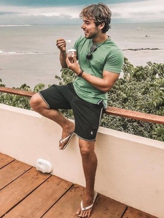 Как носить шорты с сланцами мужчине