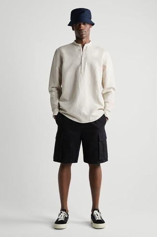 Как носить шорты с рубашкой с длинным рукавом мужчине