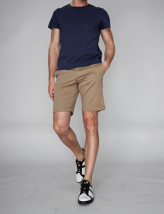 Как носить шорты с низкими кедами мужчине