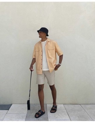 Как носить шорты с сандалиями мужчине