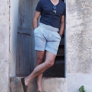 Как носить шорты с футболкой с v-образным вырезом мужчине